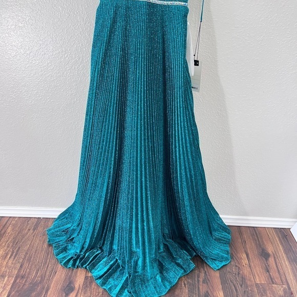 NEW MAC DUGGAL GREEN PLEATED GOWN Size 8 - Picture 7 of 12